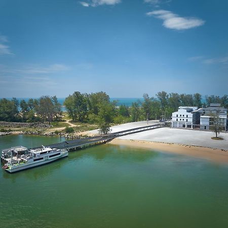Отель Fairfield By Marriott Kuala Besut Экстерьер фото